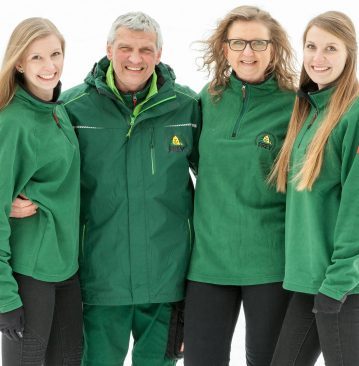 Familienfoto1-359×366